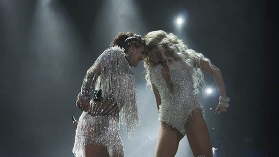 Gloria Trevi y Alejandra Guzmán comenzaron su "Versus world tour"