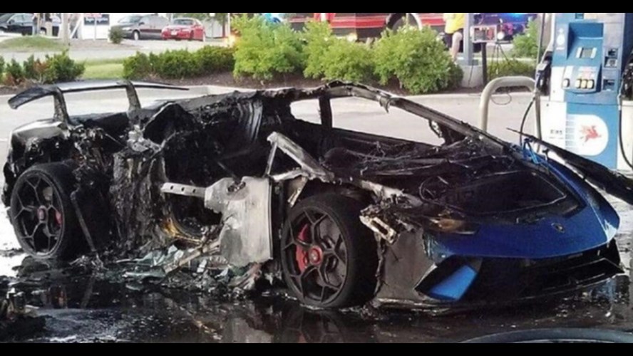 Video: se le quemó el Lamborghini por un descuido en una estación de  servicio - Telefe Noticias