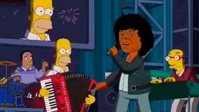 Homero Simpson conoce a La Mona Jiménez y toman fernet