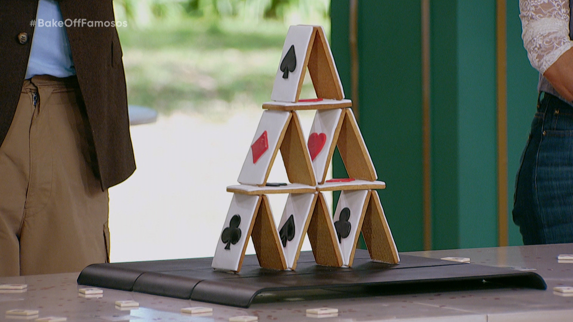 Torre de naipes una prueba técnica con derrumbes y sorpresas Bake